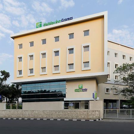 ฮอลิเดย์ อินน์ เอ็กซ์เพรส ปูเน่ ปิมปรี Pimpri-Chinchwad ภายนอก รูปภาพ