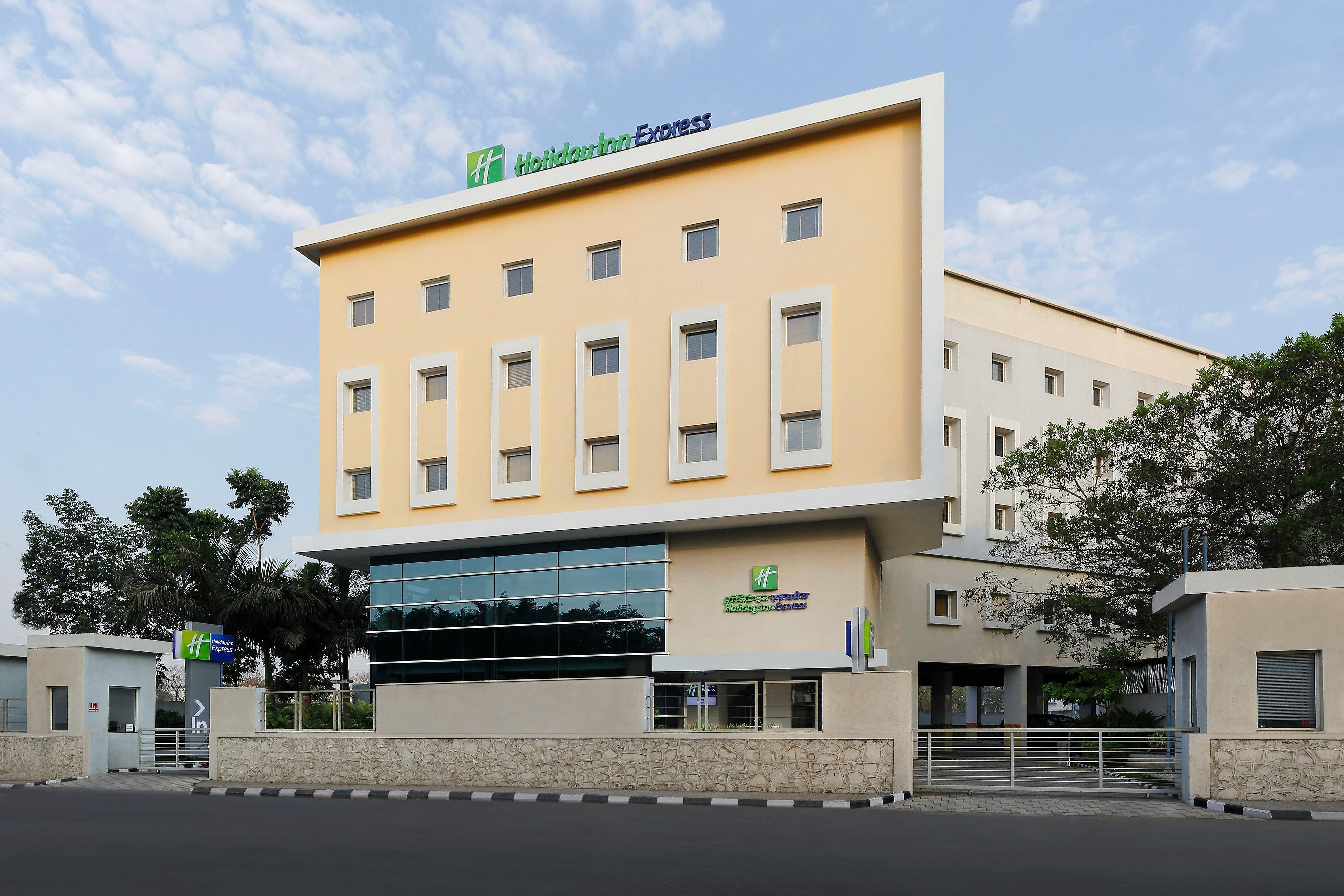 ฮอลิเดย์ อินน์ เอ็กซ์เพรส ปูเน่ ปิมปรี Pimpri-Chinchwad ภายนอก รูปภาพ