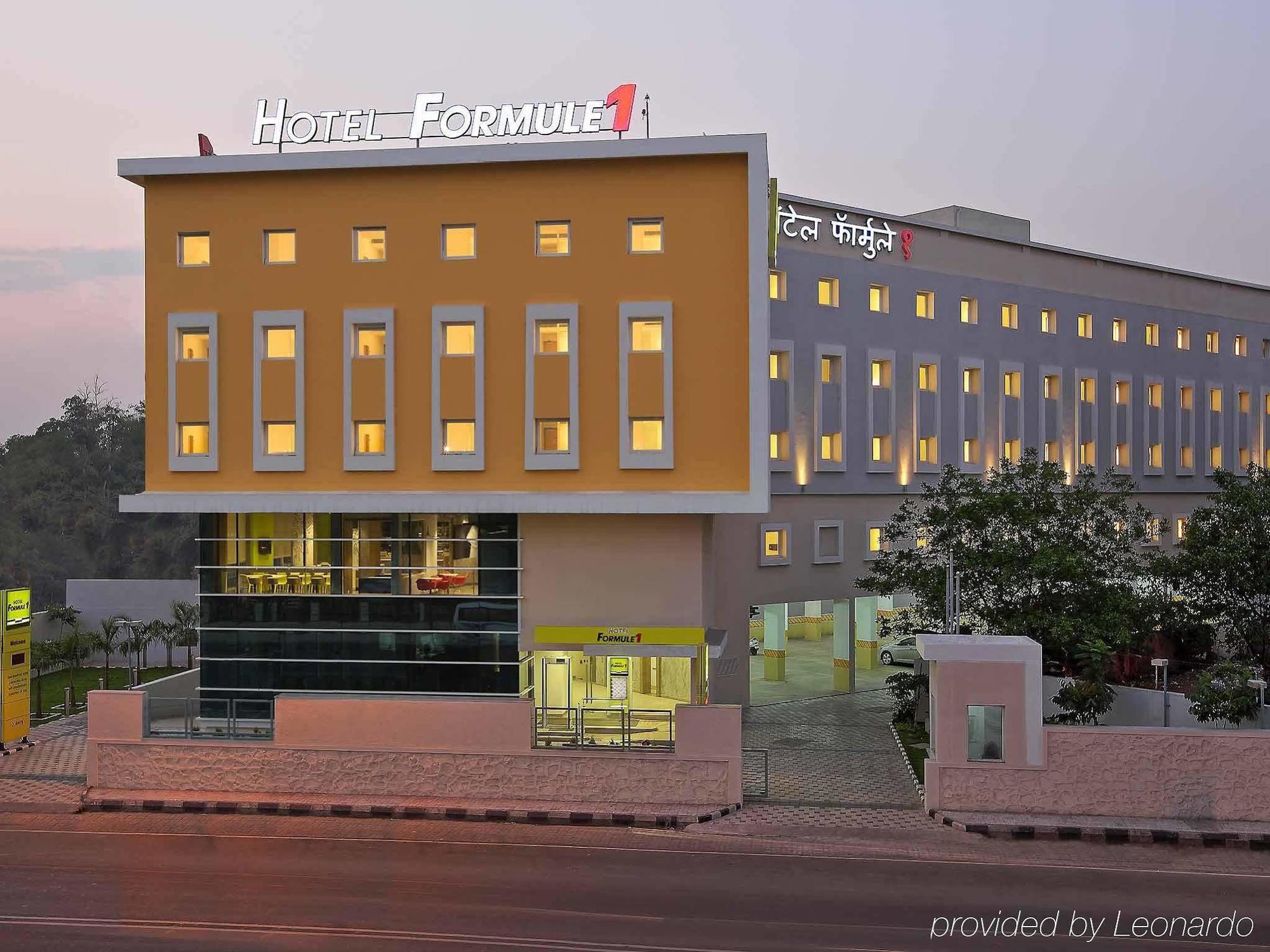 ฮอลิเดย์ อินน์ เอ็กซ์เพรส ปูเน่ ปิมปรี Pimpri-Chinchwad ภายนอก รูปภาพ